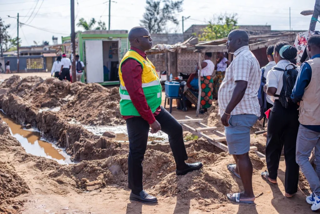 MENÇÃO HONROSA: “Mano Julinho – O edil que manteve o imposto municipal nos 300 meticais como medida de inclusão social e alívio à pobreza urbana na Matola em contexto de crise económica” 581263774 1238443728317907 4577947147883090942 n